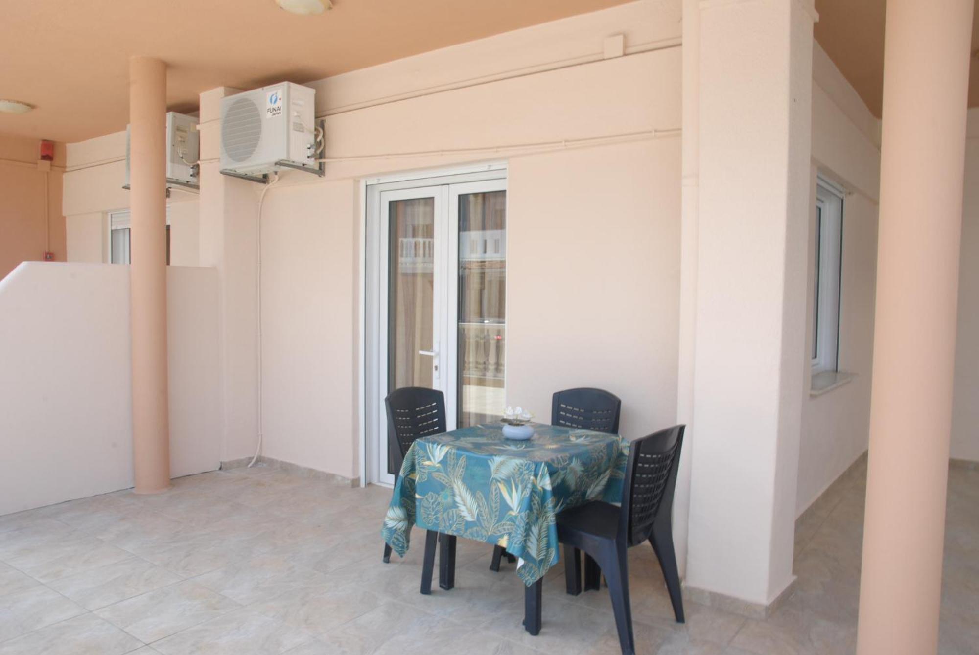 Light Blue Paralia Apartments 外观 照片