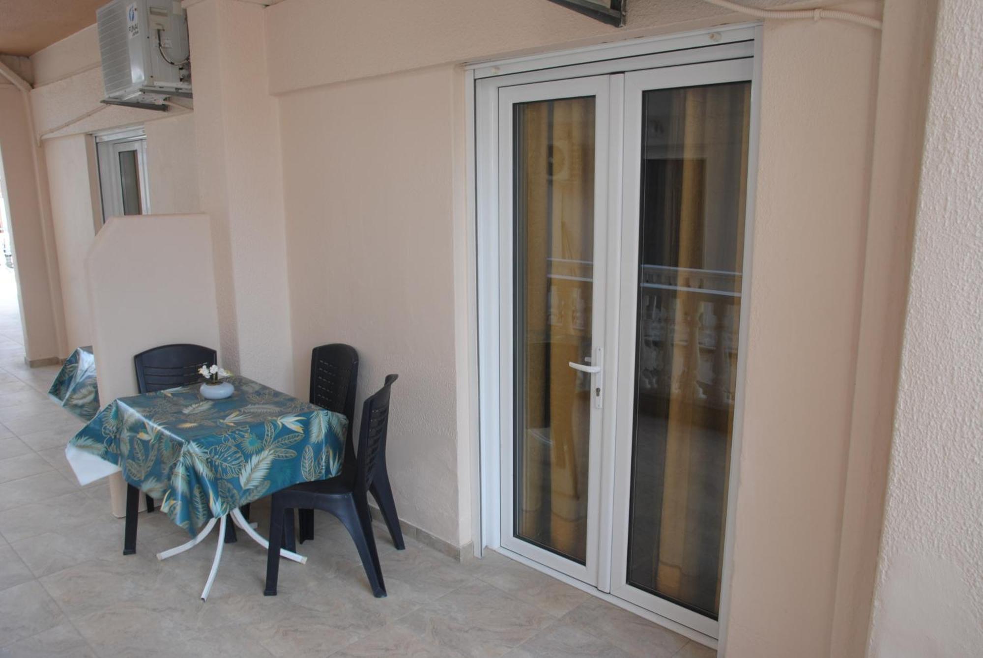 Light Blue Paralia Apartments 外观 照片