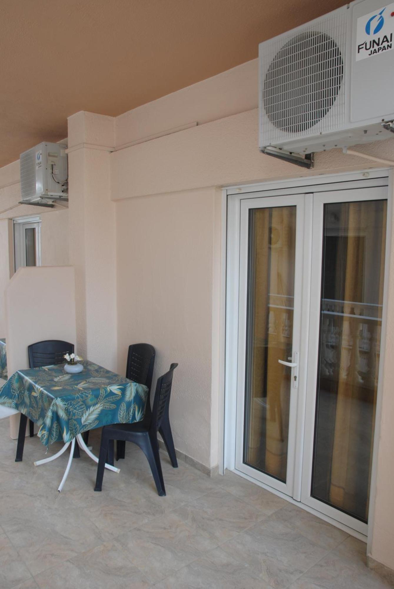 Light Blue Paralia Apartments 外观 照片