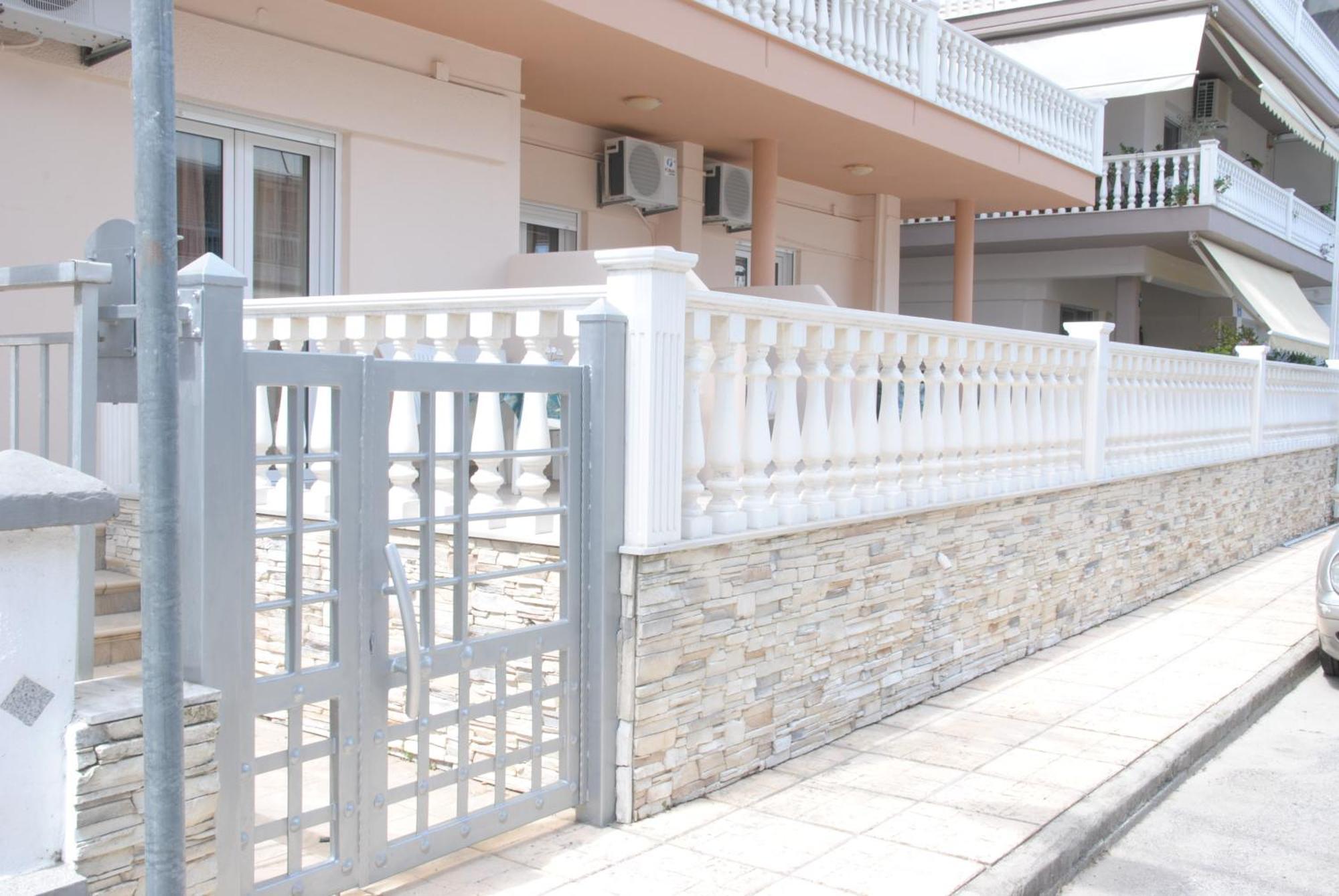 Light Blue Paralia Apartments 外观 照片