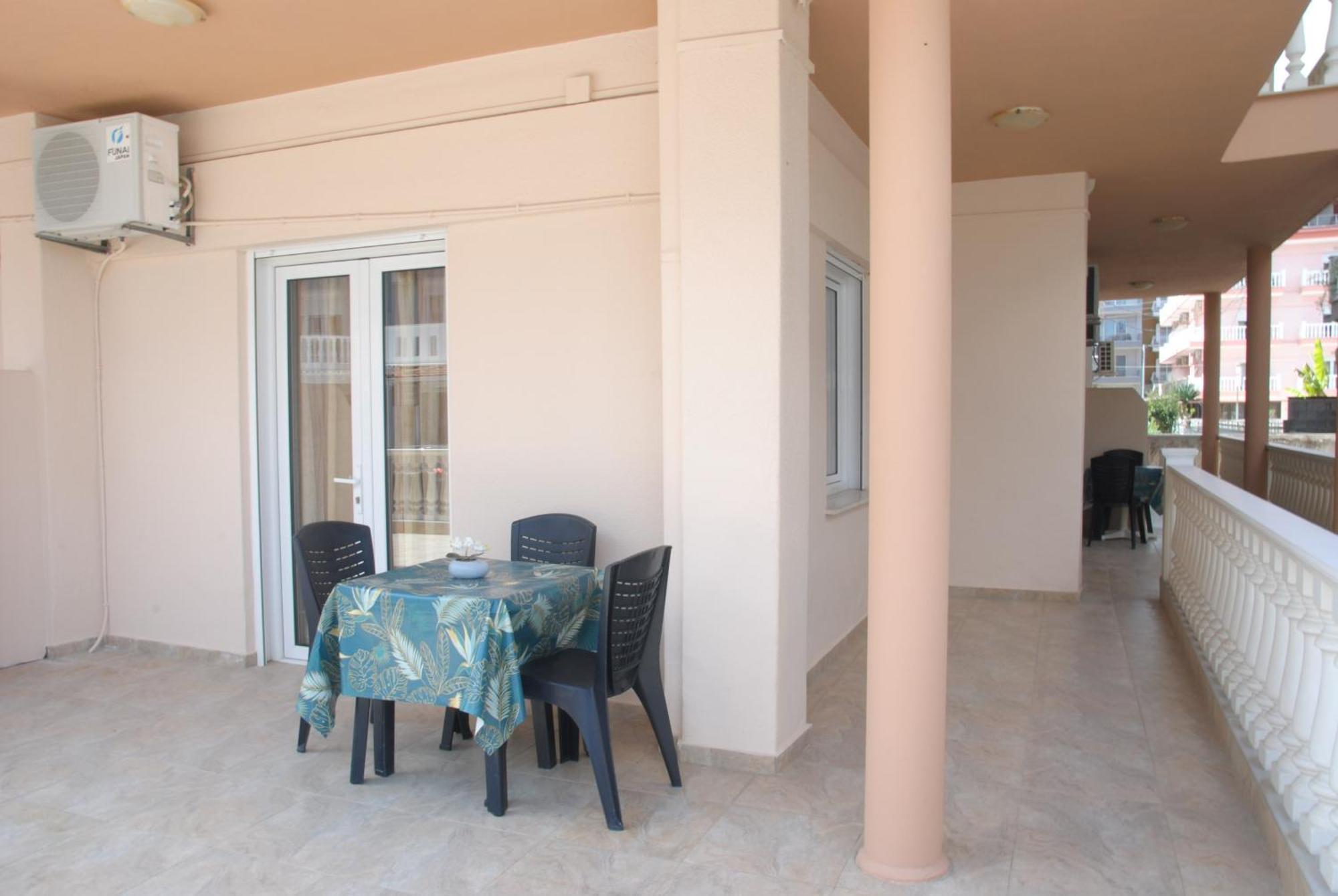 Light Blue Paralia Apartments 外观 照片