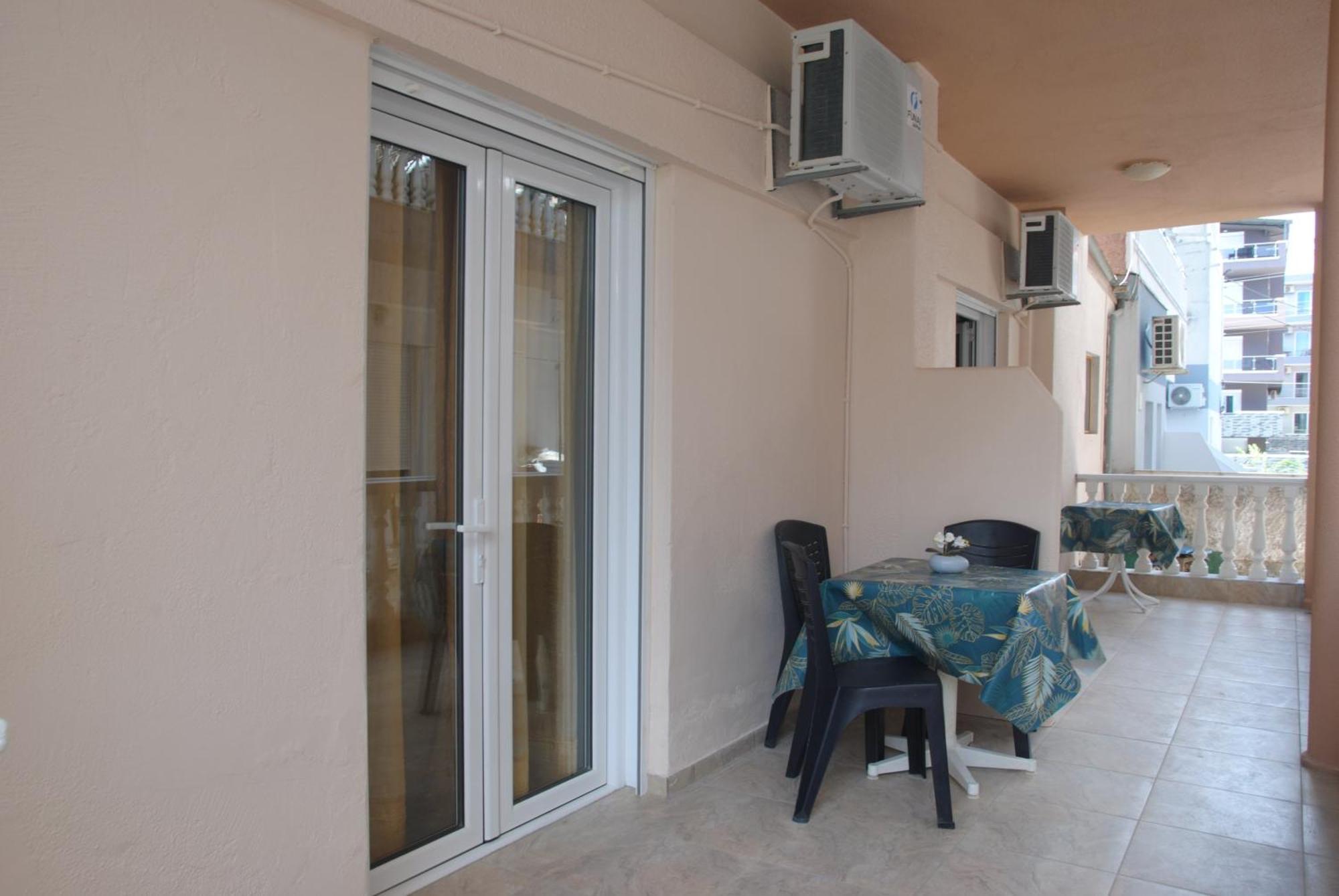 Light Blue Paralia Apartments 外观 照片